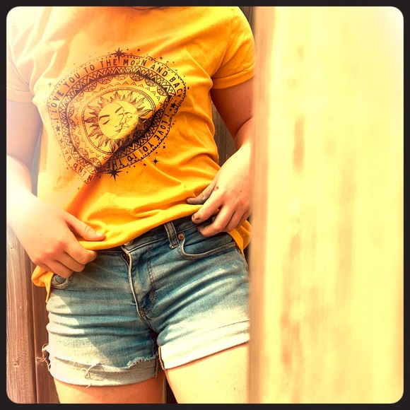 Graphic yellow tee - Picture 1 of 4